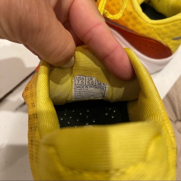 Saucony Kinvara 8 - Women’s Size 7.5 Orange Yellow Athletic Running Shoes 61464 - Picture 9 of 12